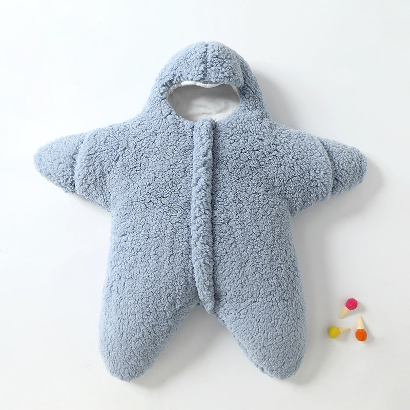 Baby sovepose i sjøstjerne form
