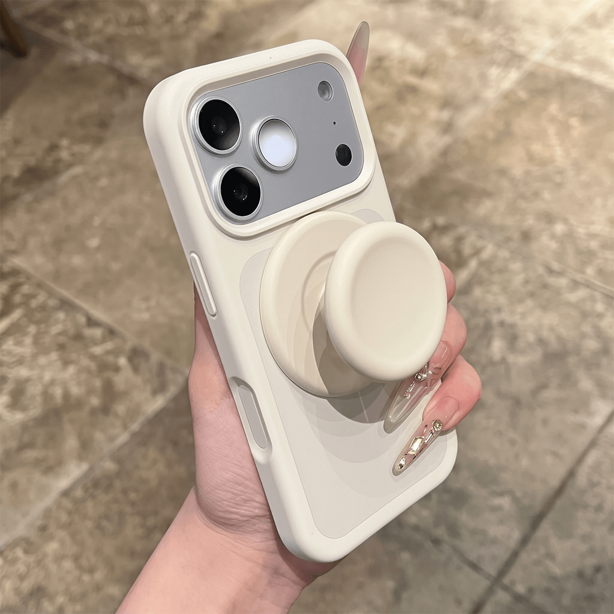 Mobildeksel i flytende silikon med magnetisk stativ
