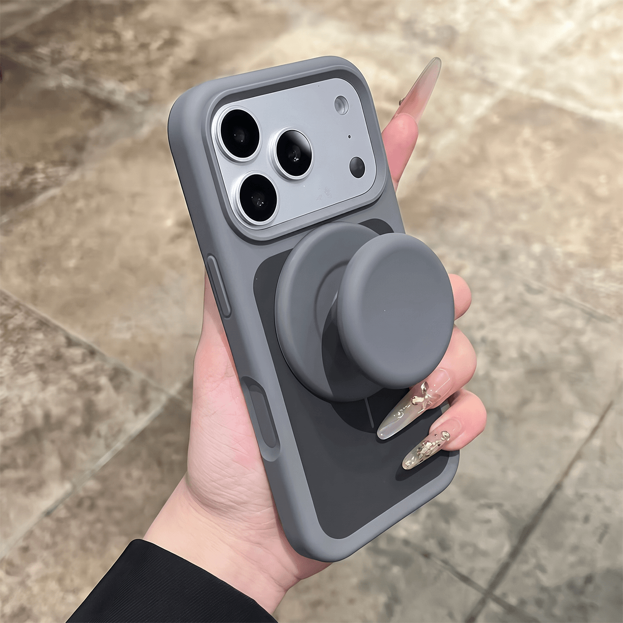 Mobildeksel i flytende silikon med magnetisk stativ