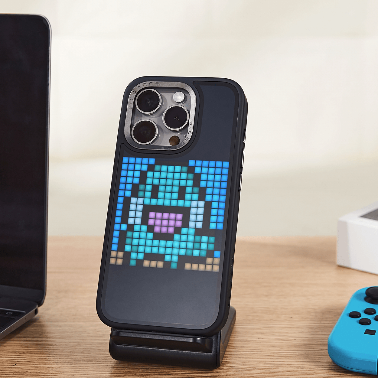 PICDANCE Smart LED-skjermdeksel, iPhone 15 Pro, sort