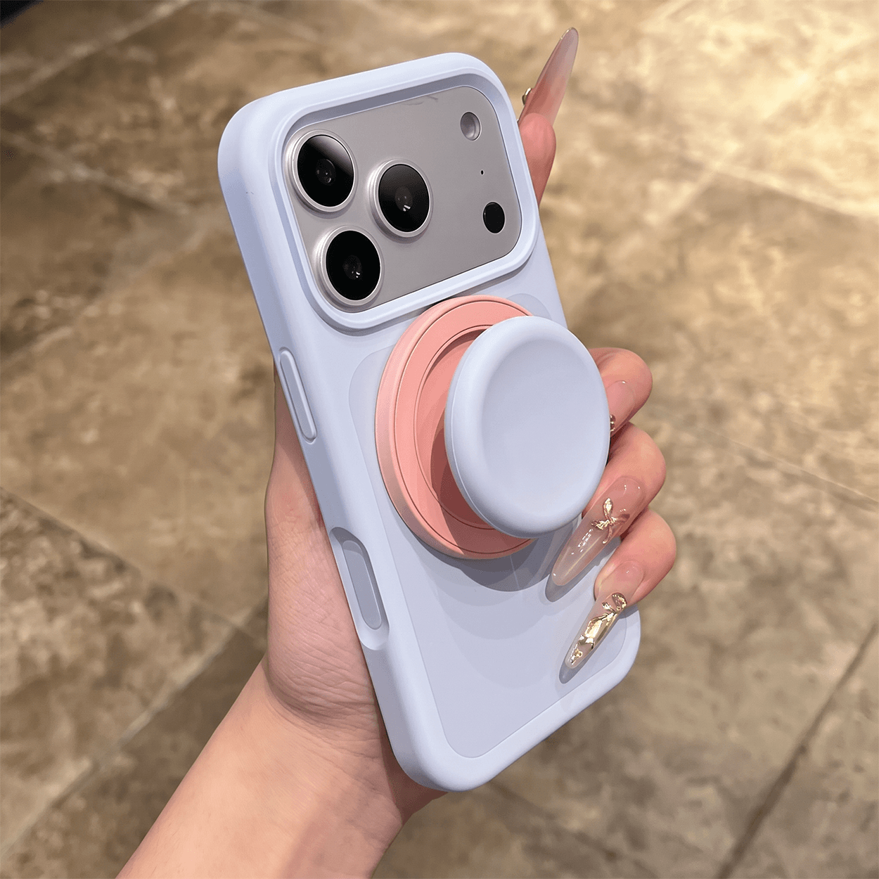 Mobildeksel i flytende silikon med magnetisk stativ